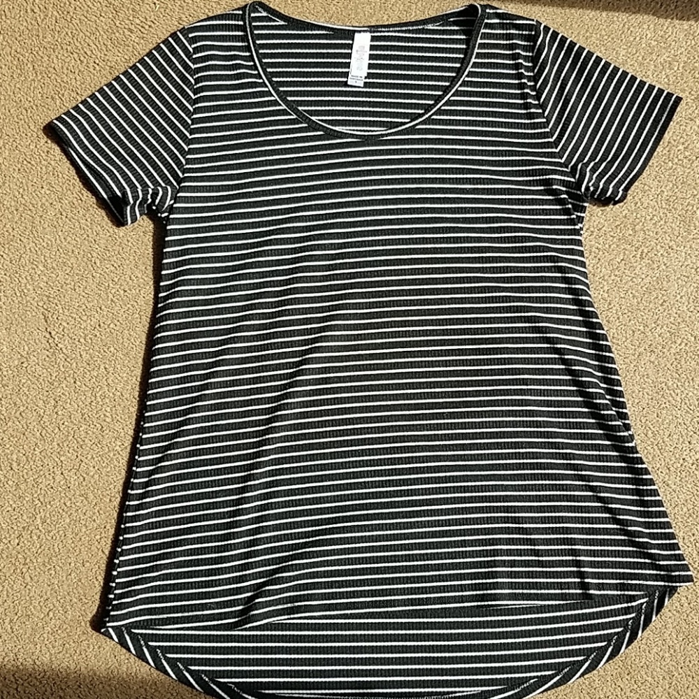 Lularoe Classic tee